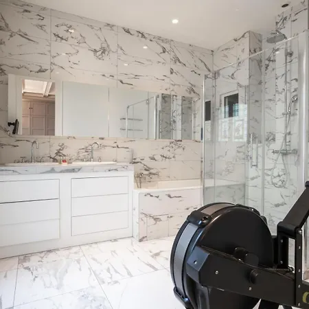 Deluxe St Germain Apartment *